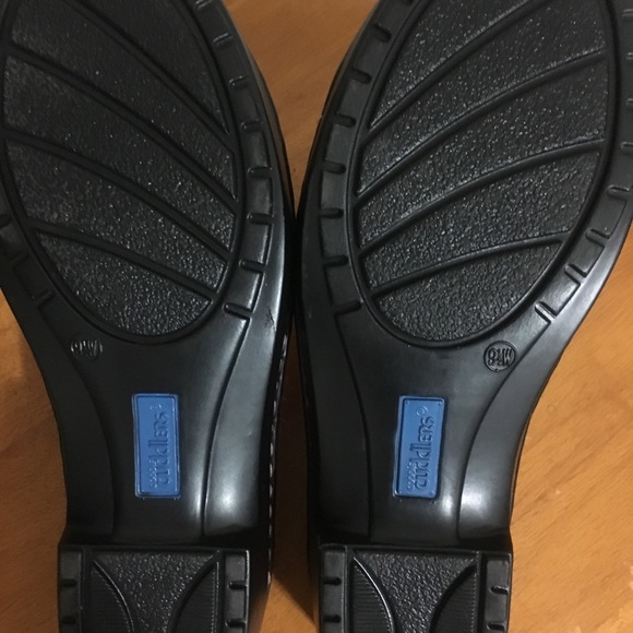 Connie Cuddlers comfort slip on. - Picture 2 of 2